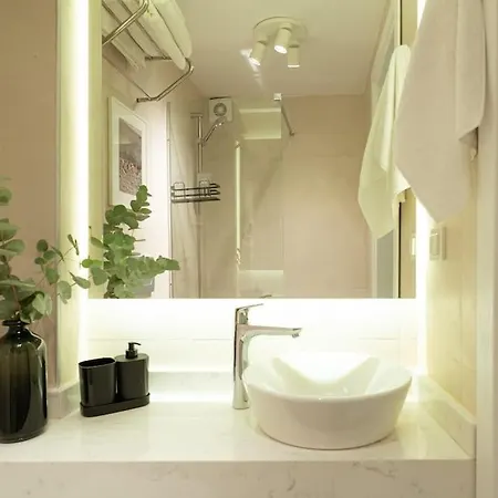 Apartamento Modern And Designed 2br W Garden Adalar