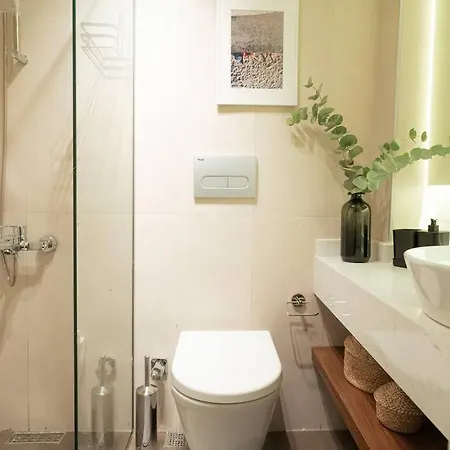 Modern And Designed 2br W Garden