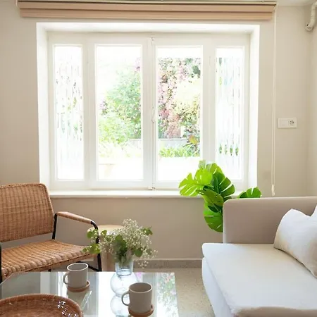 Modern And Designed 2br W Garden Apartamento