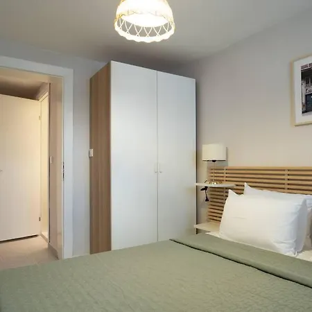 Modern And Designed 2br W Garden *