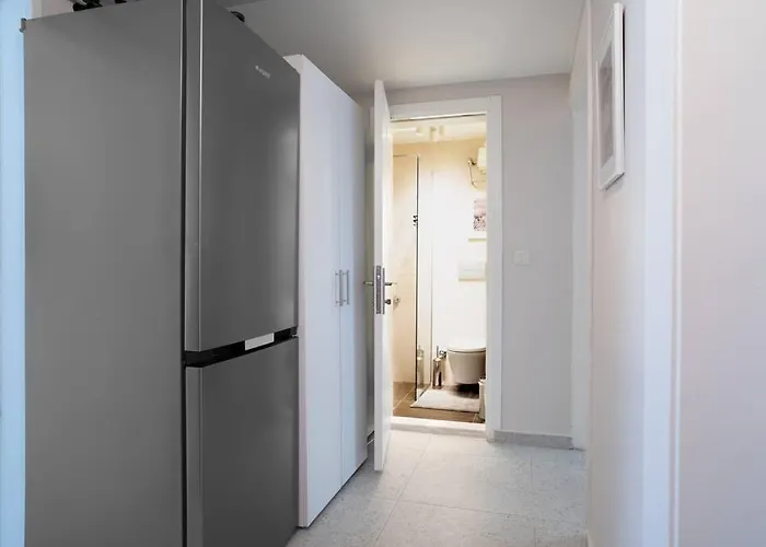 Daire Modern And Designed 2br W Garden Adalar