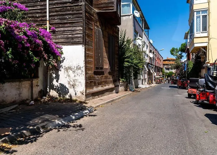 Modern And Designed 2br W Garden *